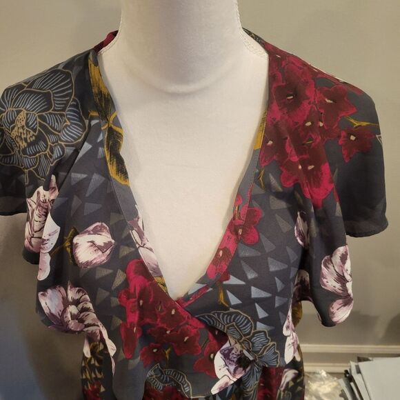 Everly Anthropologie Floral Flutter Sleeve V-Neck Dress Floral Size Small - Picture 4 of 7